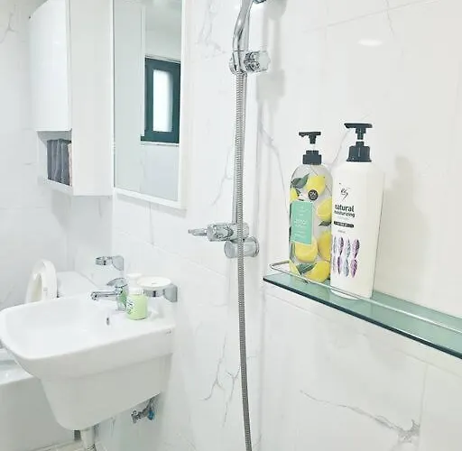 Hongdae Aron House 4*